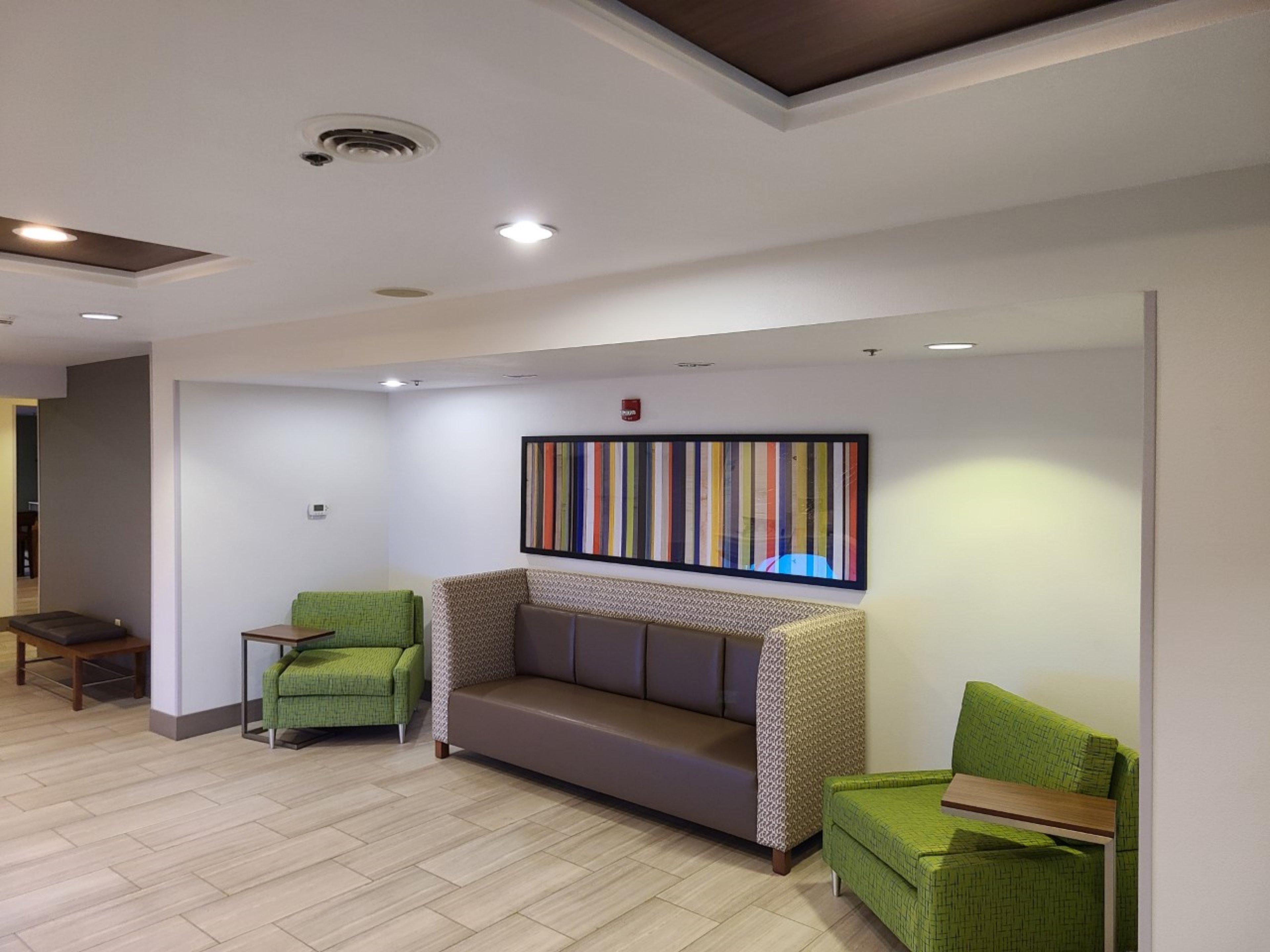 Holiday Inn Express Hotel & Suites Sheldon By Ihg Exterior foto