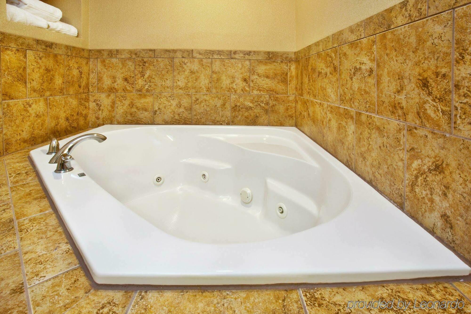 Holiday Inn Express Hotel & Suites Sheldon By Ihg Habitación foto